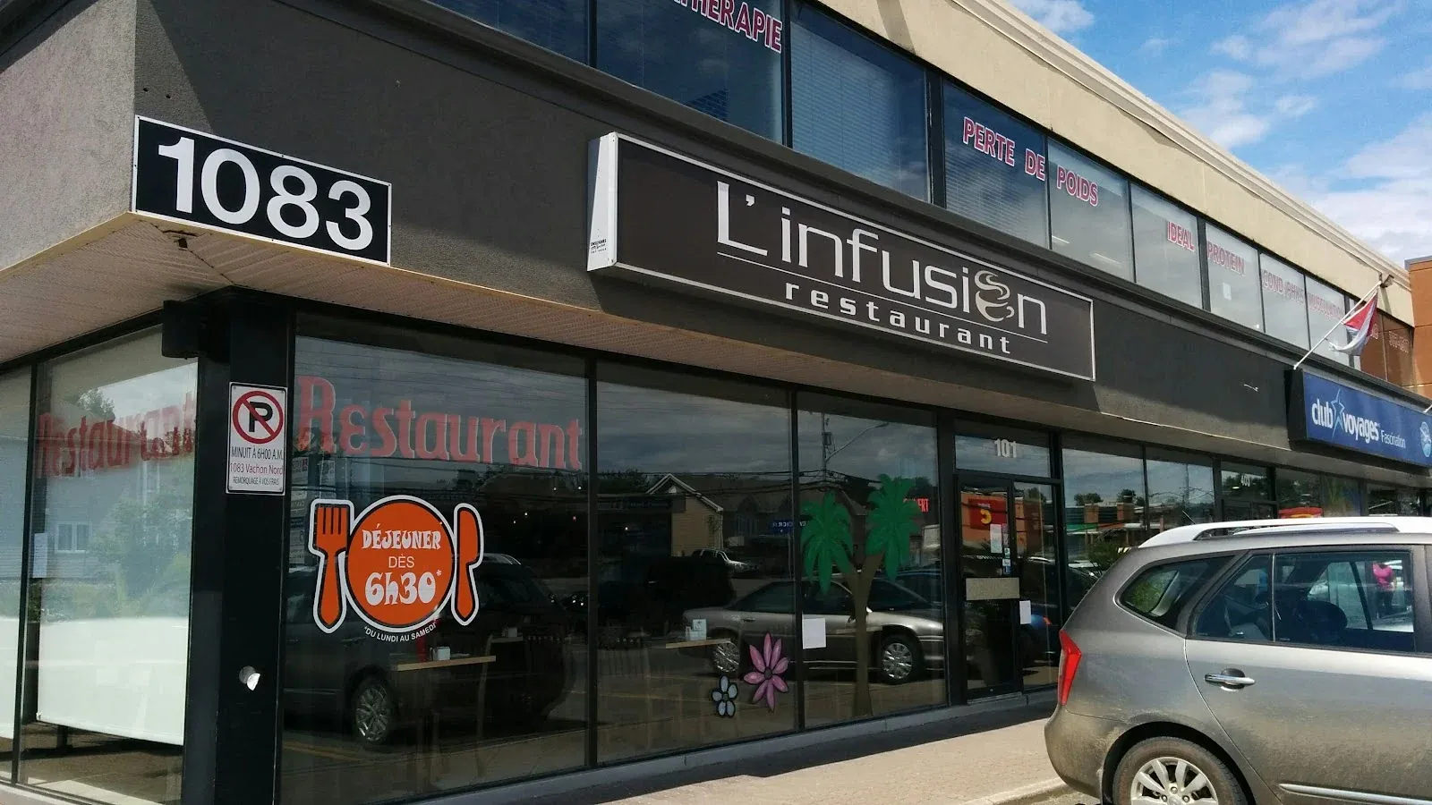 La devanture du Resto L'infusion au 1083 boulevard Vachon Nord : enseigne « L'infusion restaurant » et vitrine où est collé « Déjeuner dès 6h30, du lundi au samedi ».